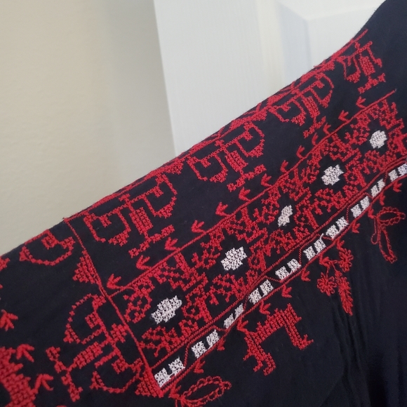 Alya Red Embroidered Black Cotton Long Sleeve Loose Fit Top Women's Size Large - Picture 7 of 9